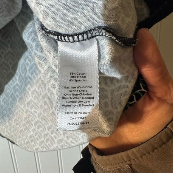 T by Talbots UPF 50+ Short Sleeve Activewear Shirt M Black Green Geometric - Picture 8 of 8